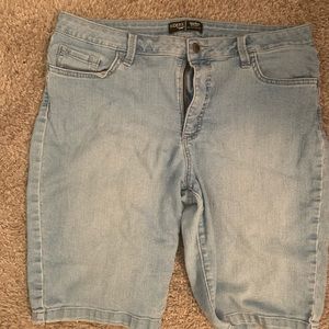 Midrise Bermuda shorts
